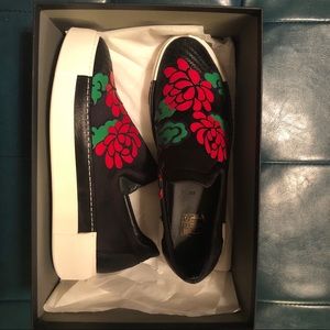 CYBER MONDAY 🤑 VIC MATIĒ FLORAL SNEAKERS SIZE 38